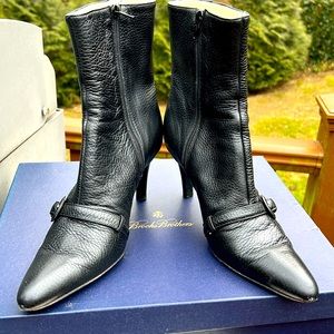 Brooks Brothers size 8 leather ankle boots in original box with dust bag.